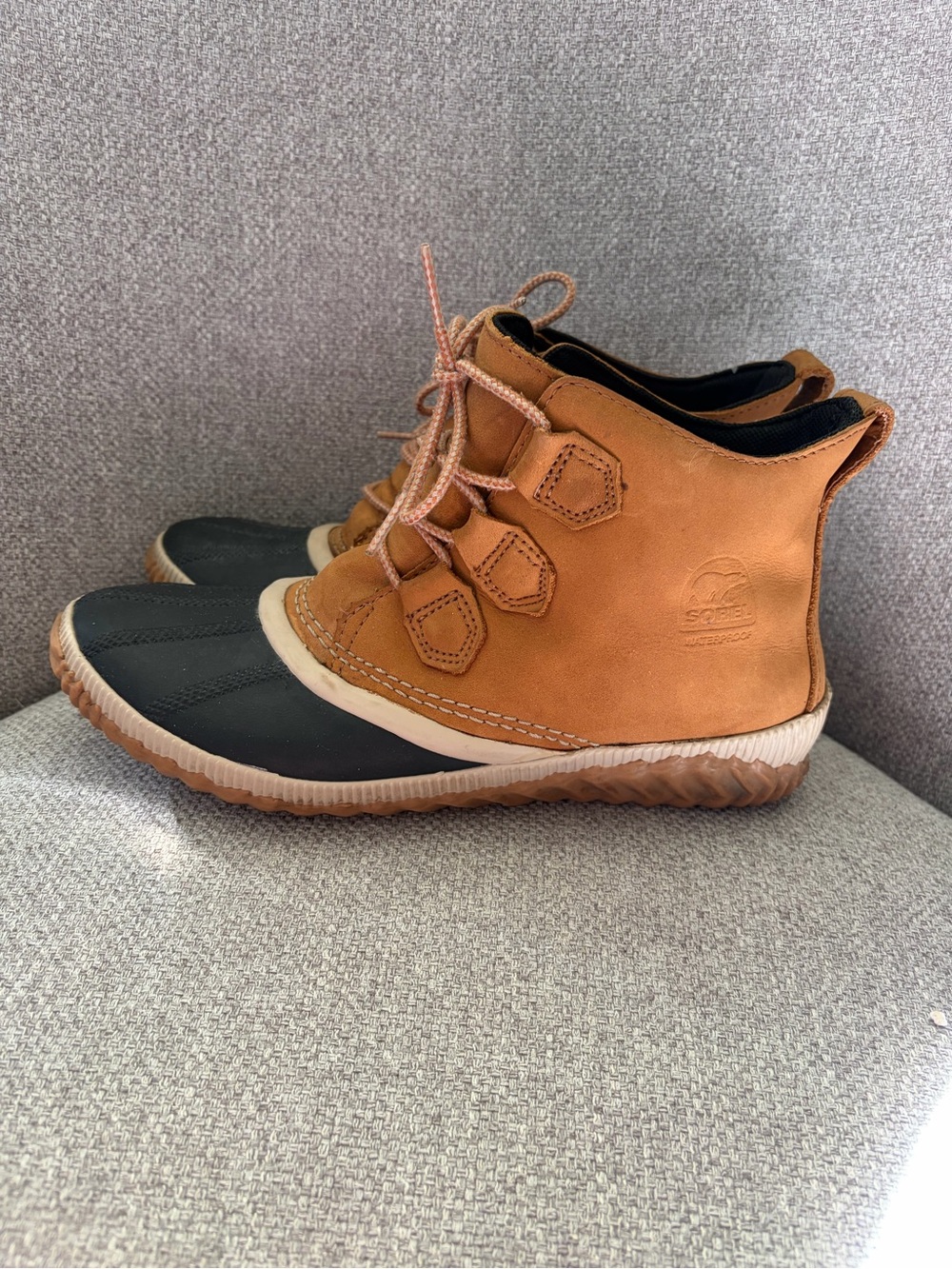 SOREL- Women's size 10 Out 'N About Plus Waterproof Boots in tan and black